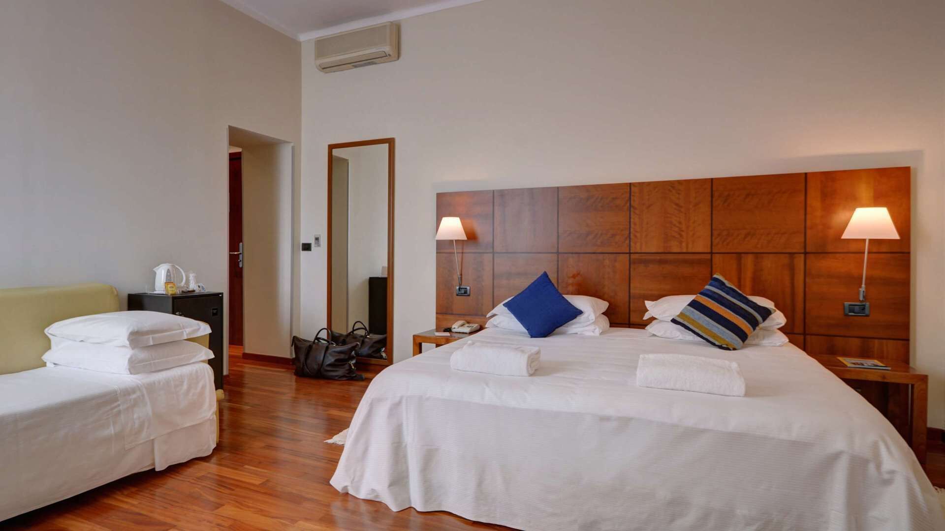 Roupas de cama antialérgicas, edredons de pluma, frigobar