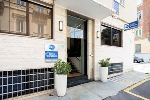 Property entrance - Best Western Hotel Crimea (Turin)