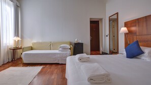 Hypo-allergenic bedding, down duvets, minibar, in-room safe - Best Western Hotel Crimea (Turin)