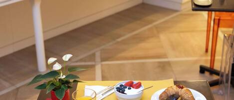 Colazione a buffet, servita tutte le mattine (8 EUR a persona)