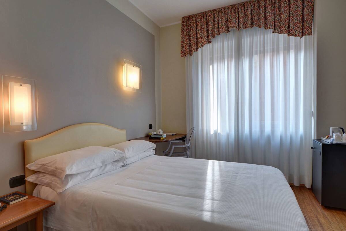 Standard Room, 1 Double Bed (French Size Bed 140 Cm)