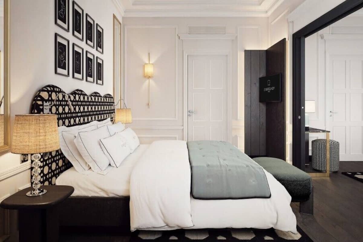 Executive Suite | Premium bedding, minibar, in-room safe, desk