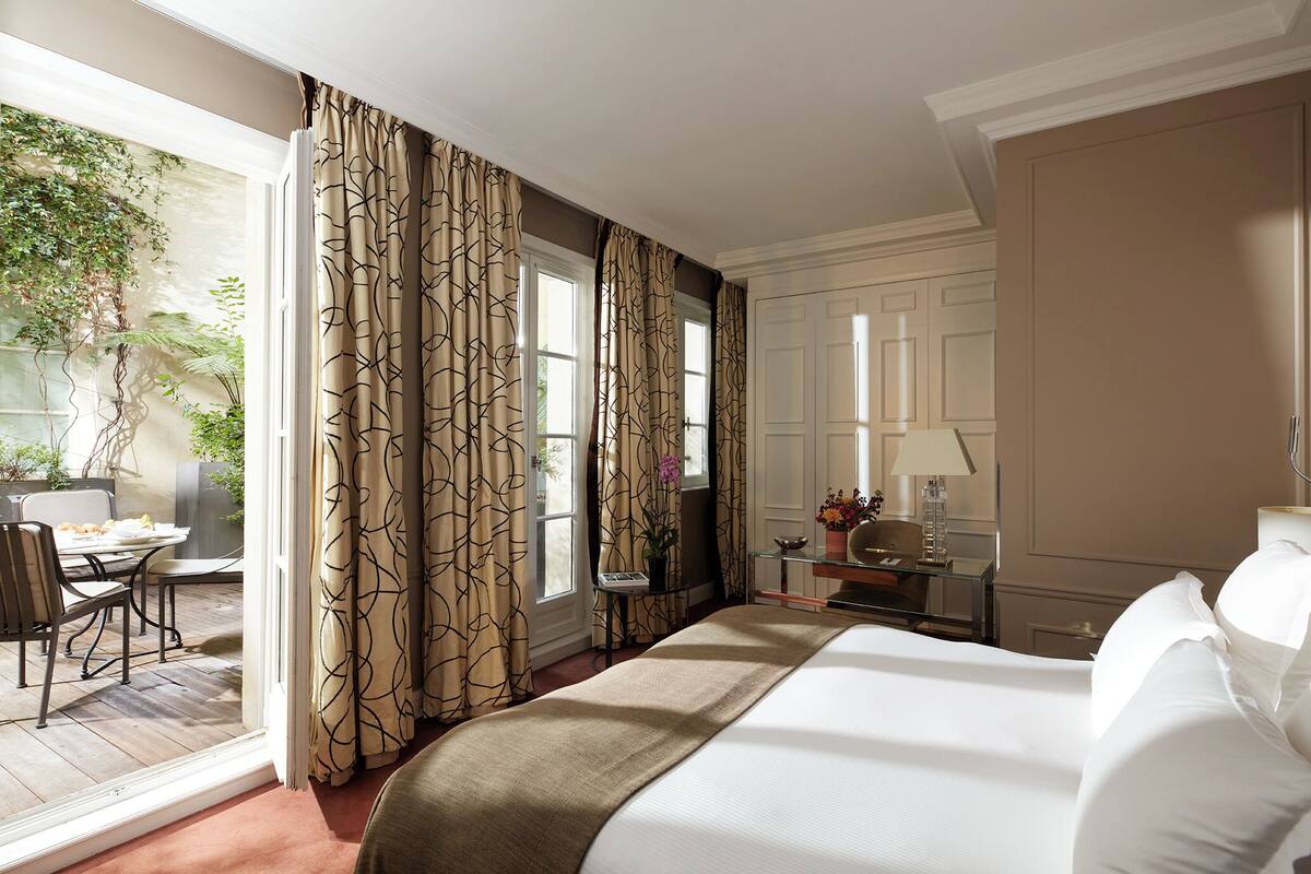 Phòng Premium, hiên | Bộ đồ giường cao cấp, minibar, két bảo mật tại phòng, bàn 