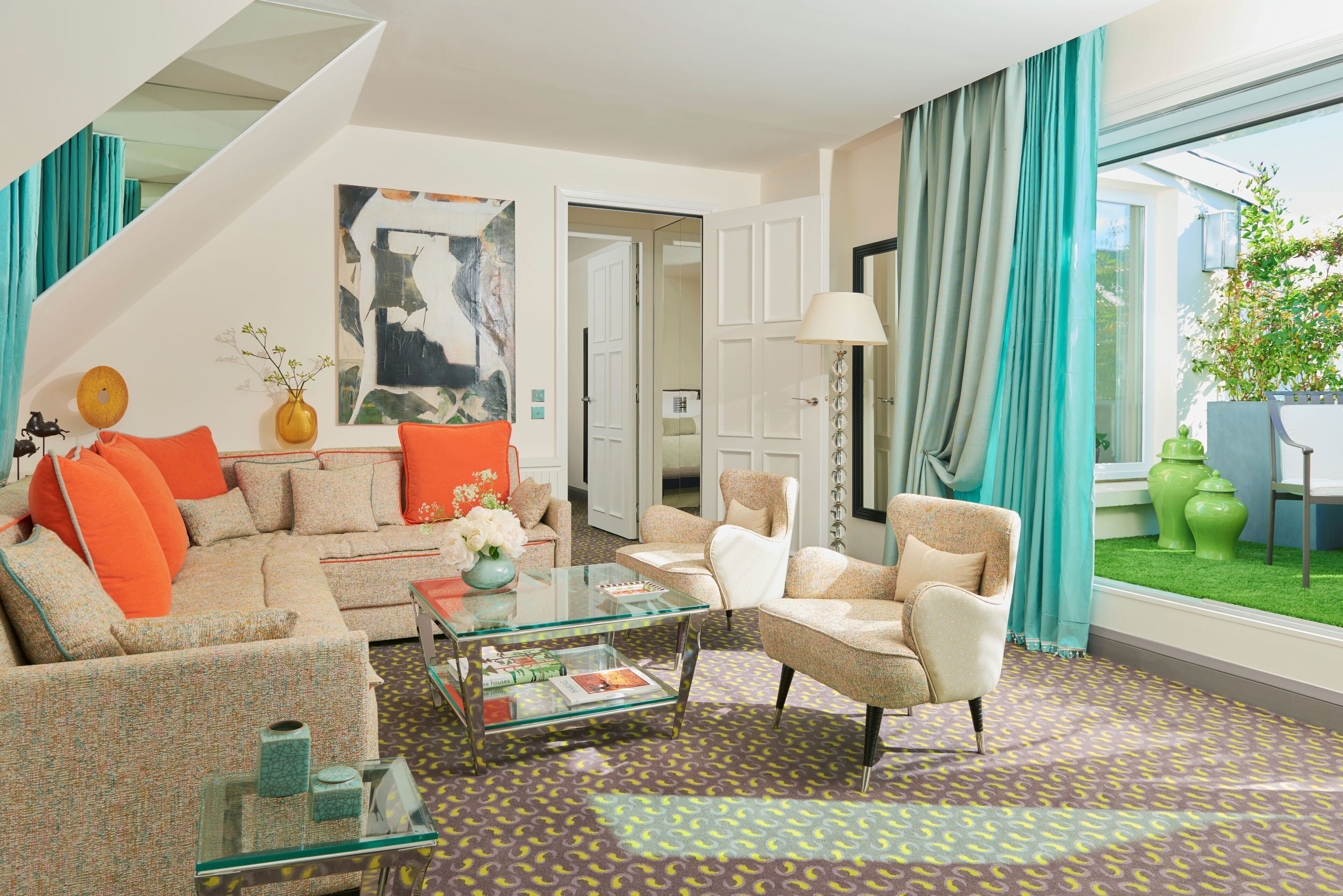 Apartment | Living area | 108-cm LED TV with satellite channels, TV, tablet