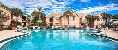 حمّام سباحة خارجي