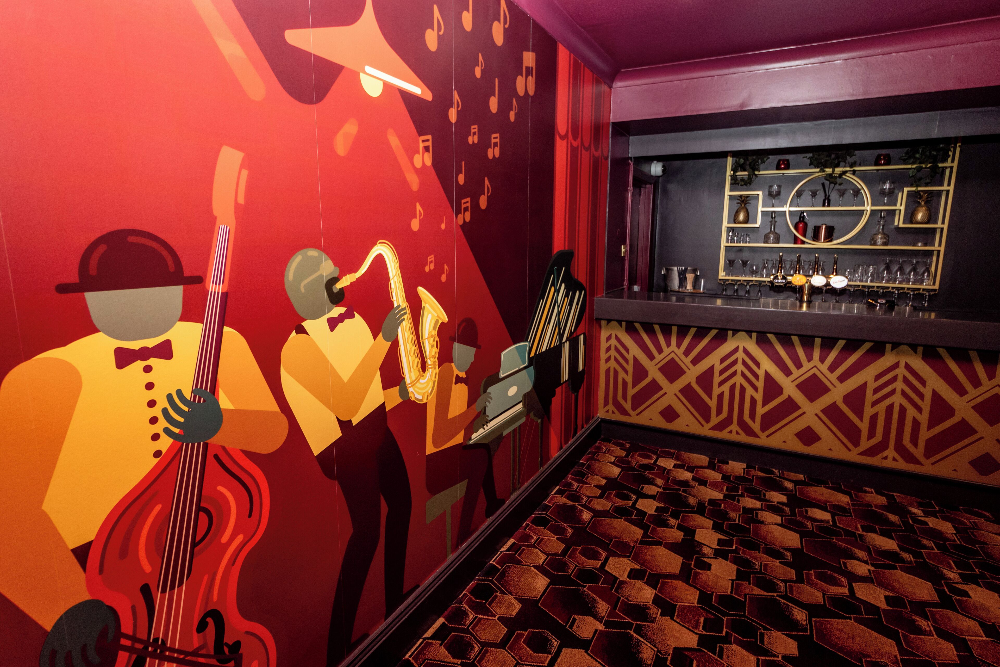 serves breakfast, lunch and dinner