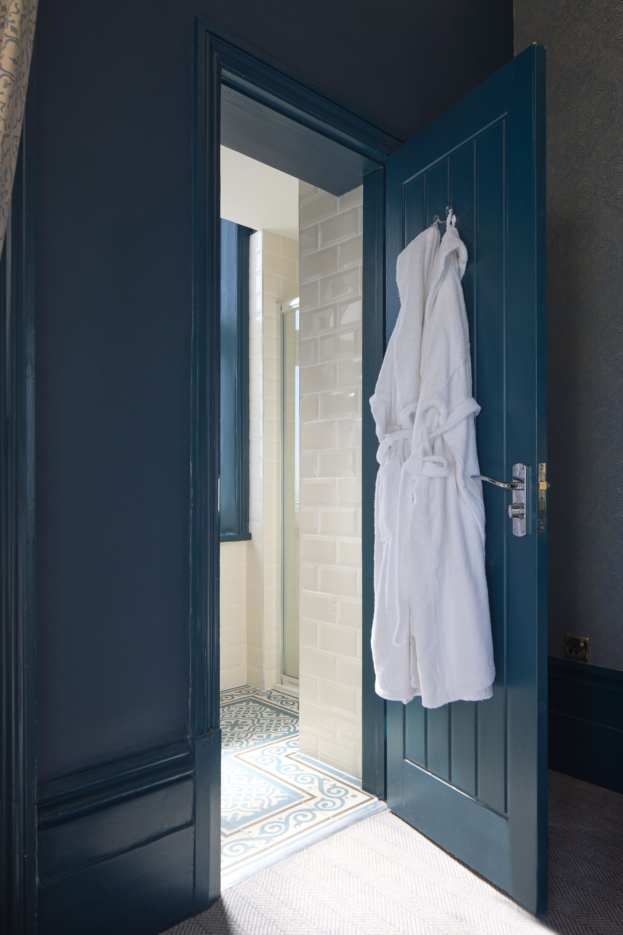 junior suite, sea view | bathroom | free toiletries, hair dryer, towels, soap