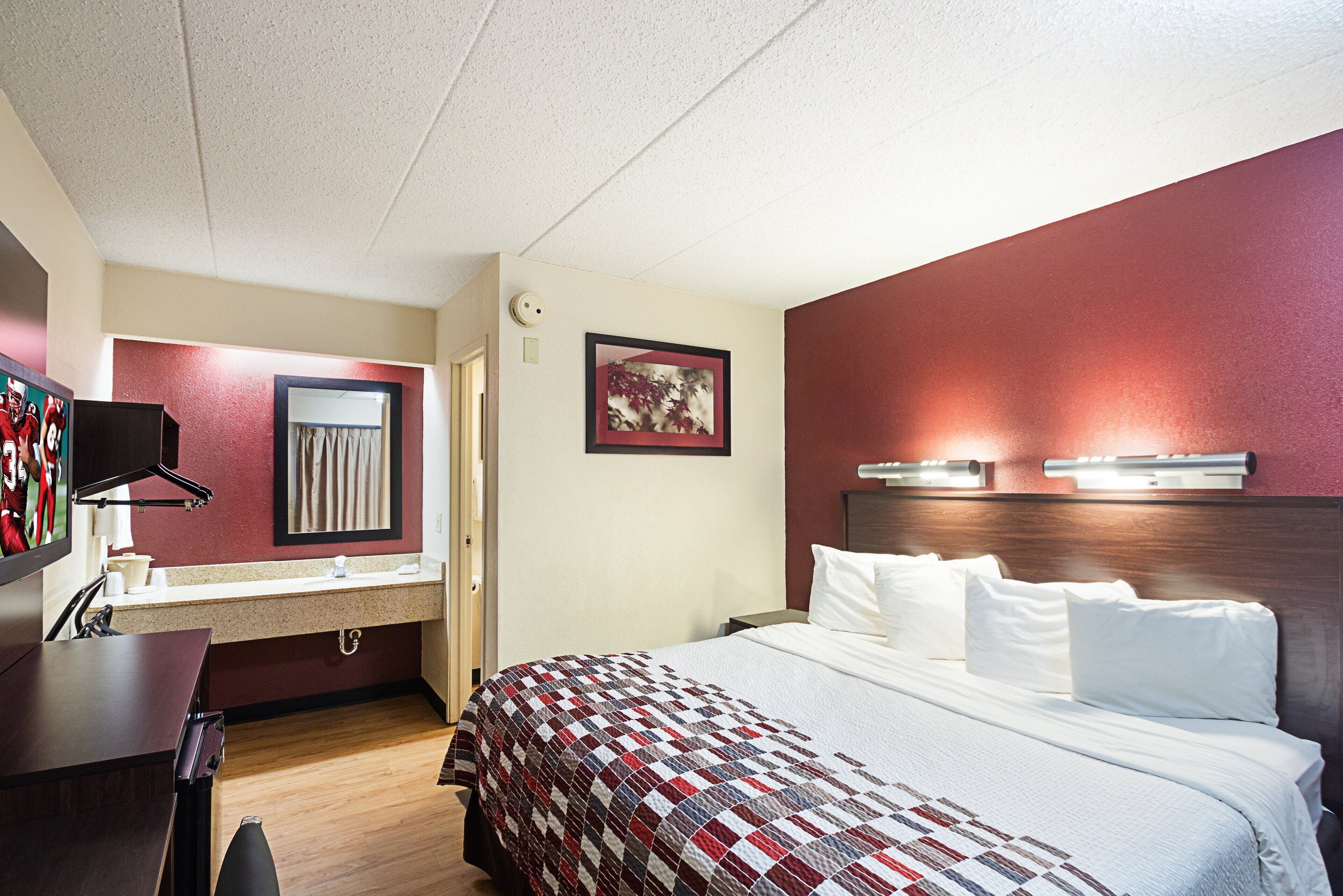 Premium bedding, blackout drapes, free cribs/infant beds, free WiFi