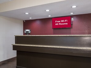 Lobby - Red Roof Inn Cincinnati East - Beechmont (Cincinnati)