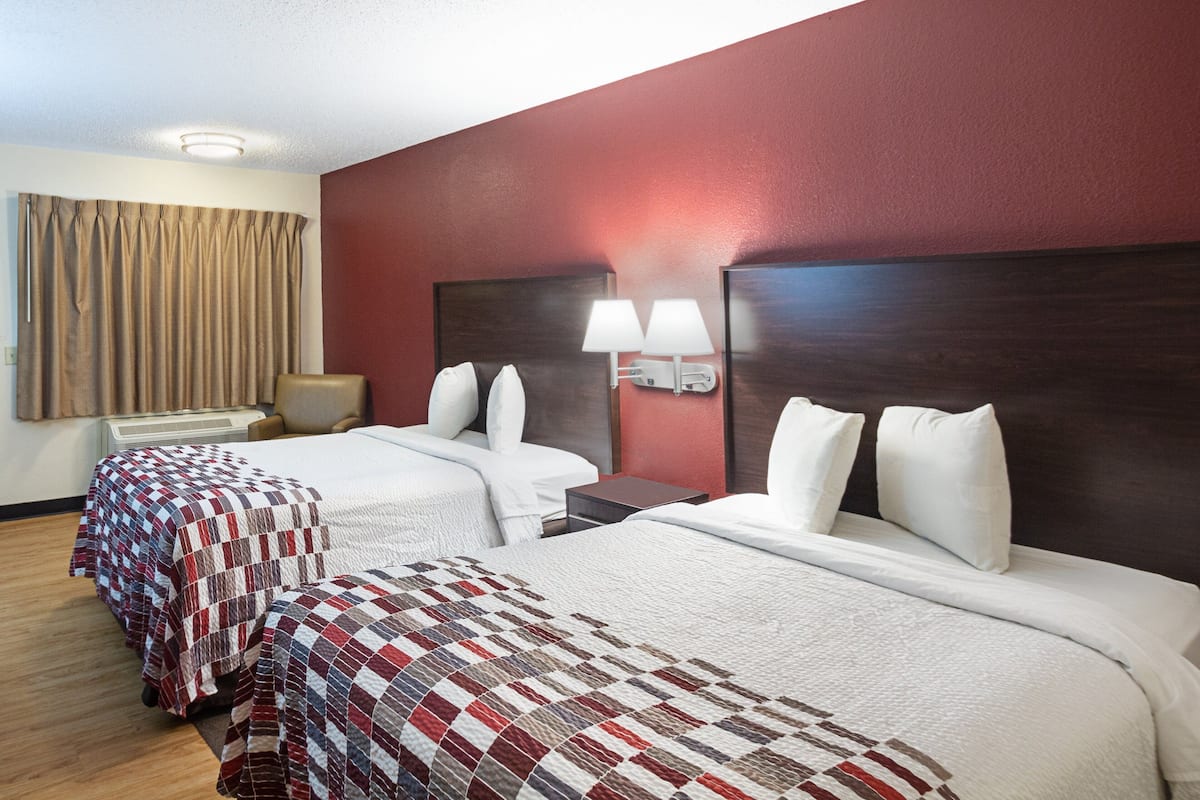 Premium bedding, blackout curtains, free cots/infant beds, free WiFi
