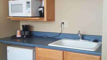 Suite, Kitchenette | Premium bedding, pillowtop beds, desk, blackout drapes
