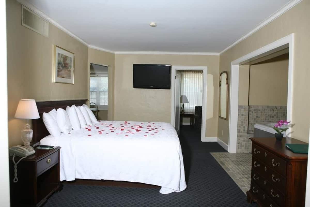 Ropa de cama de alta calidad, colchones con pillow-top y escritorio 