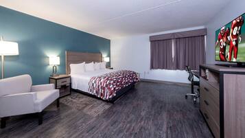 Zimmersafe, individuell eingerichtet, Schreibtisch