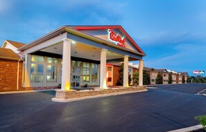 Exterior - Red Roof Inn & Suites Wilmington - New Castle (New Castle)