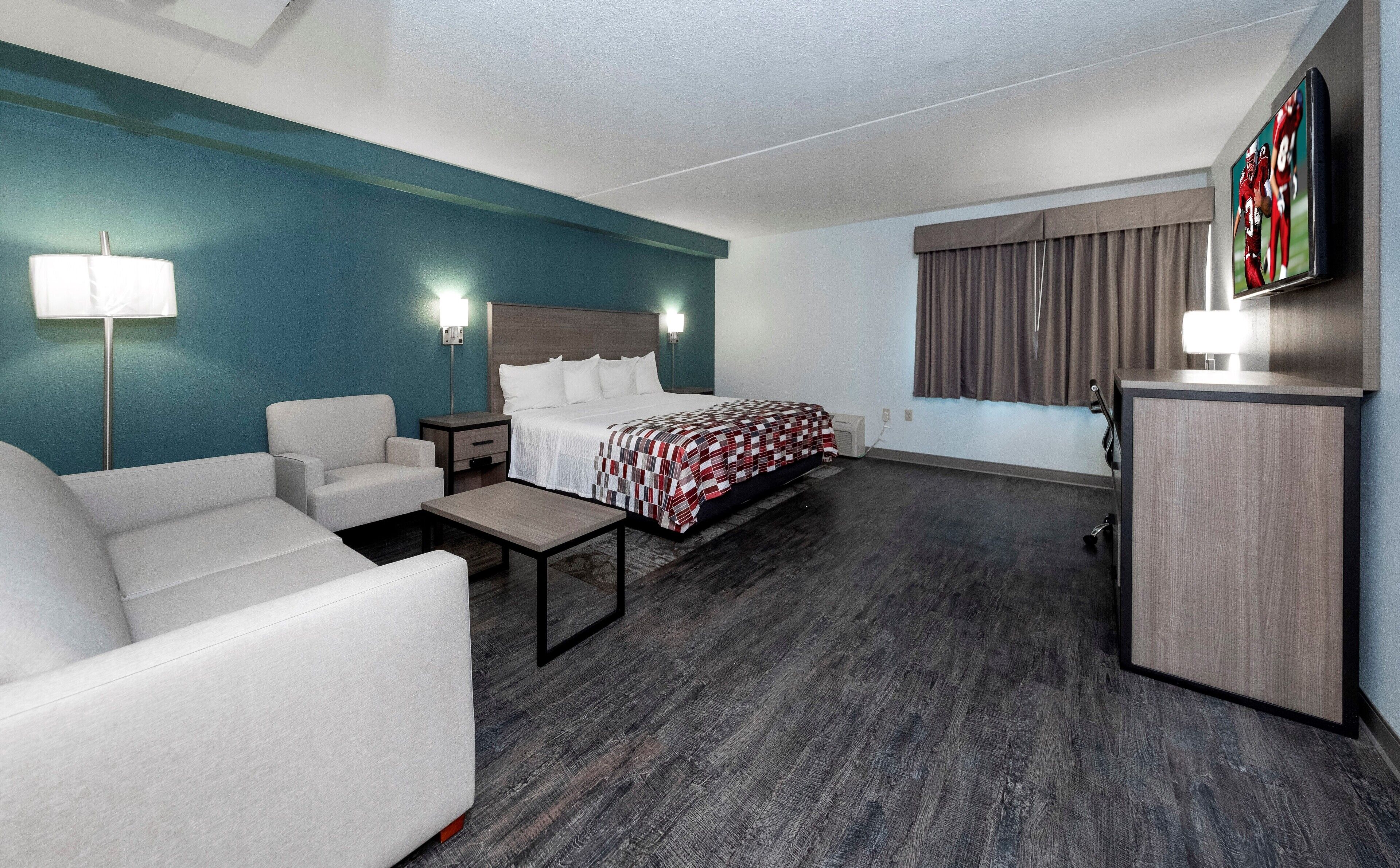 In-room safe, individually furnished, desk, laptop workspace