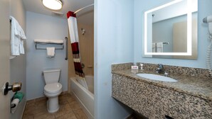 Superior Room, 2 Double Beds (Smoke Free) | Bathroom | Free toiletries, hair dryer, towels, soap - Red Roof Inn & Suites Wilmington - New Castle (New Castle)