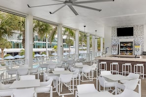 2 restaurants, lunch served