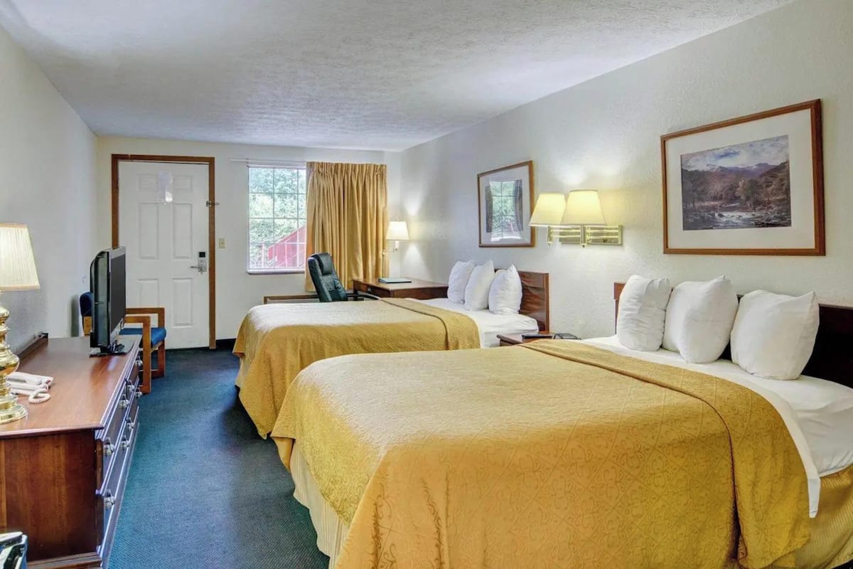 Desk, iron/ironing board, rollaway beds, free WiFi