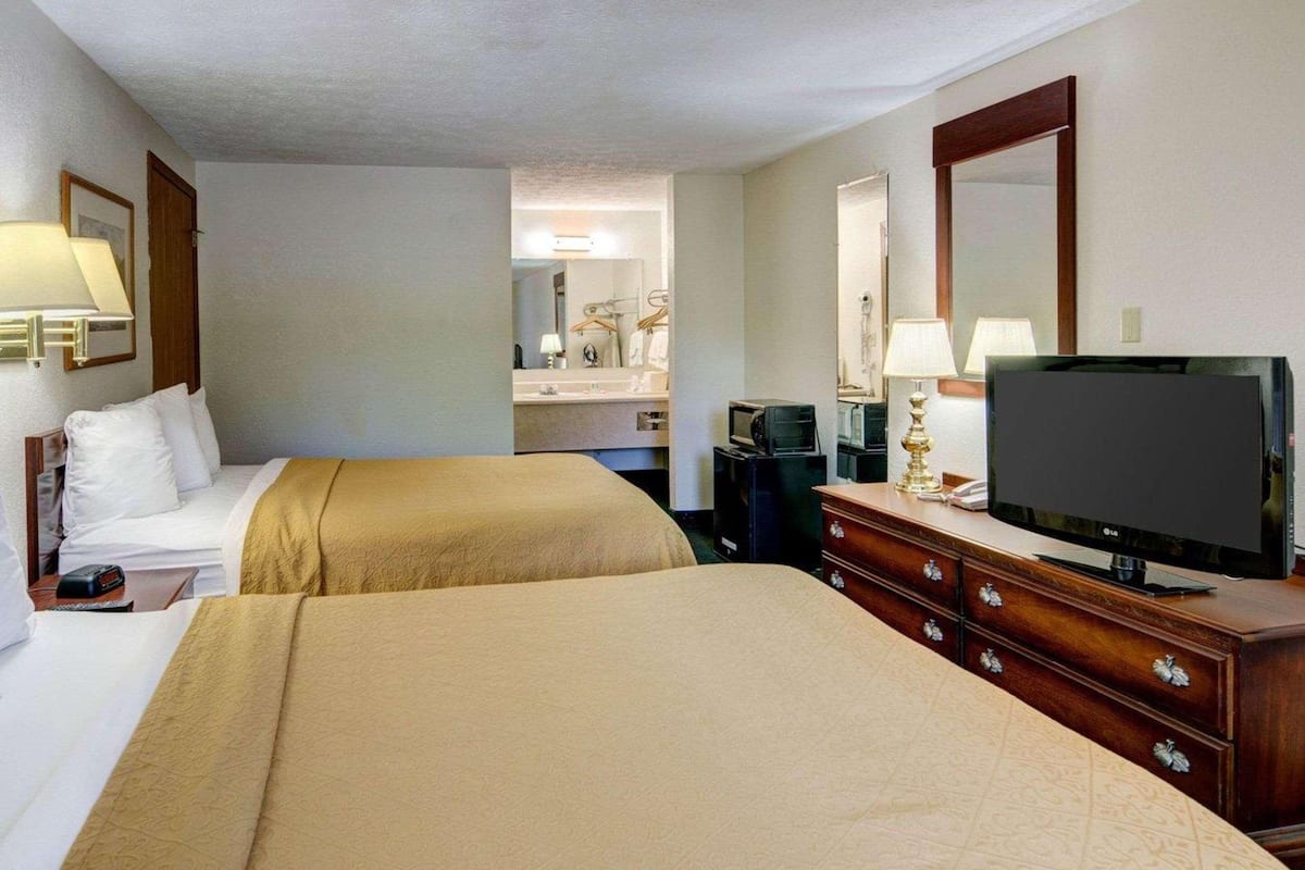 Desk, iron/ironing board, rollaway beds, free WiFi