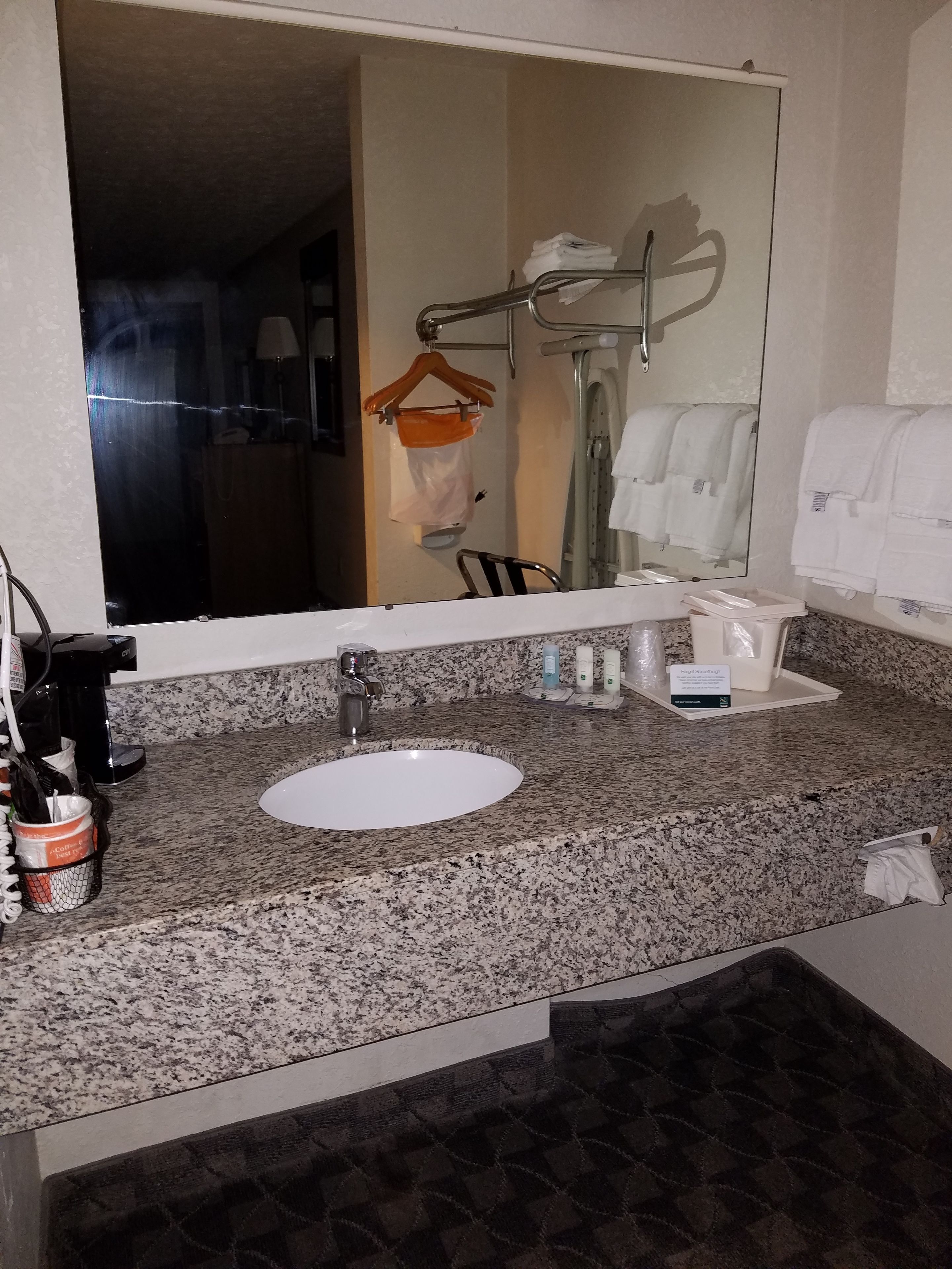 combined shower/bathtub, hair dryer, towels