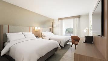 Quarto de hotel com duas camas, uma escrivaninha, uma cadeira, televisão e janela com cortinas.
