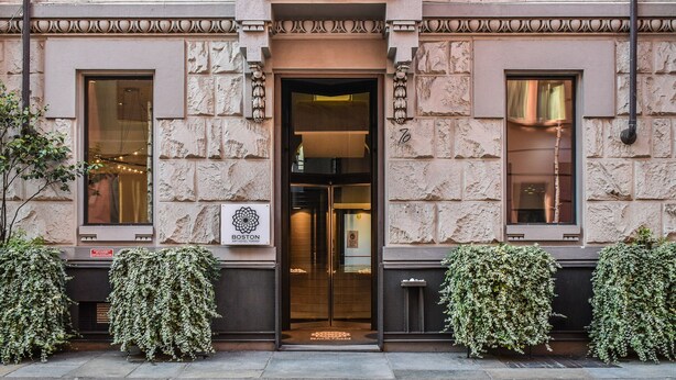 A building with a stone facade, a central entrance with a glass door, and two windows on either side. - Art Hotel Boston (Turin)