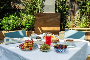 Desayuno continental gratuito y diario