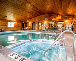 Una piscina cubierta