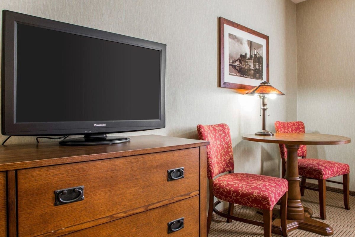 standard room, 2 queen beds, non smoking | iron/ironing board, free cots/infant beds, free wifi, bed sheets