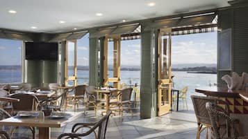 Bar (en la propiedad)