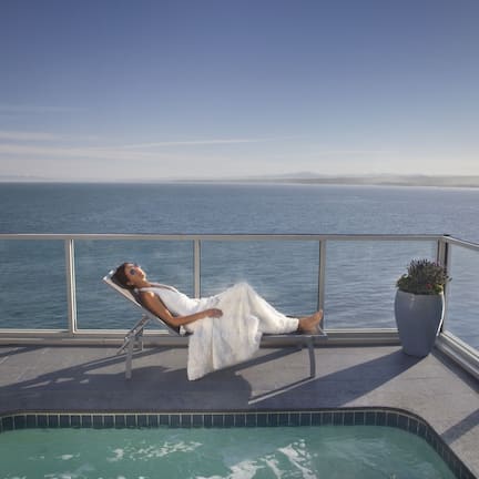 Couples treatment rooms, body treatments, hydrotherapy, aromatherapy