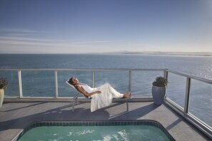 Couples treatment room(s), body treatments, hydrotherapy, aromatherapy