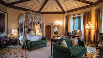 Suite (Henry VIII) | Premium bedding, individually decorated, individually furnished, desk