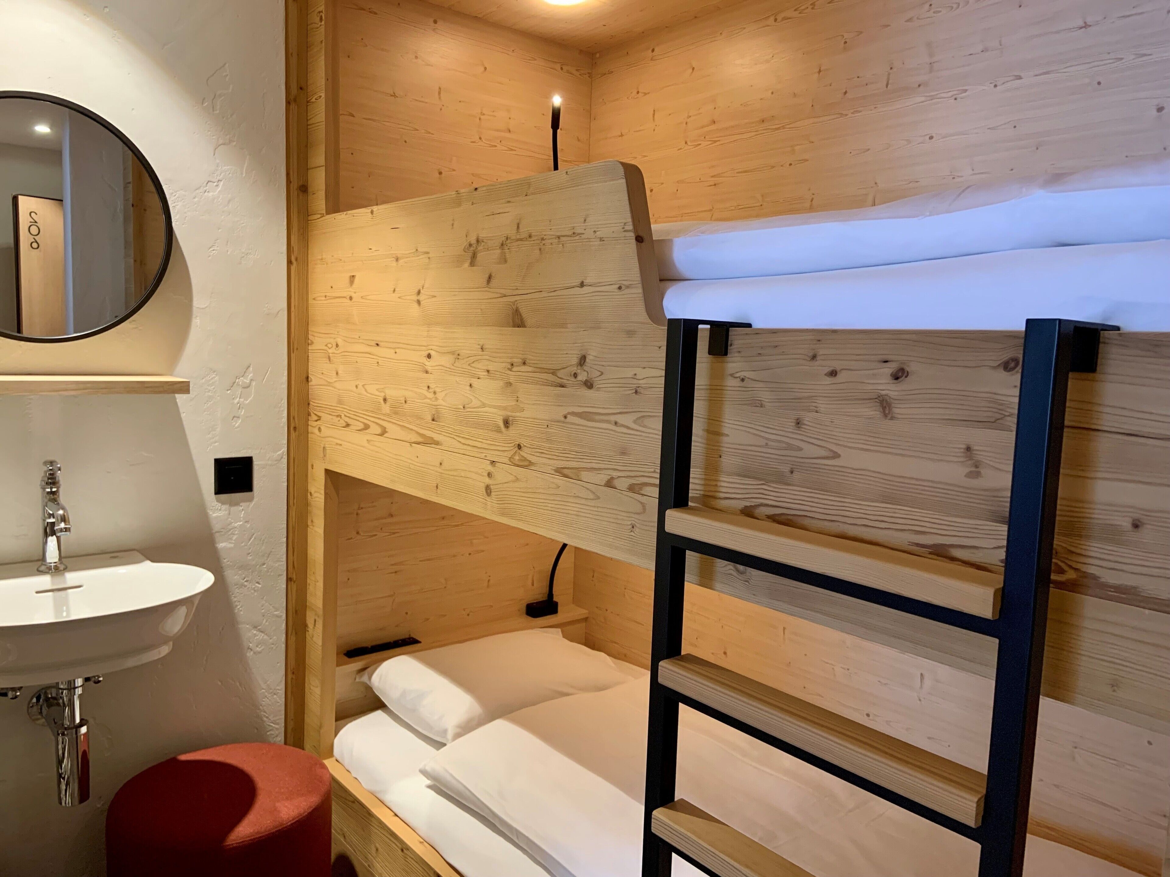 family room | 1 bedroom, hypo-allergenic bedding, in-room safe, desk