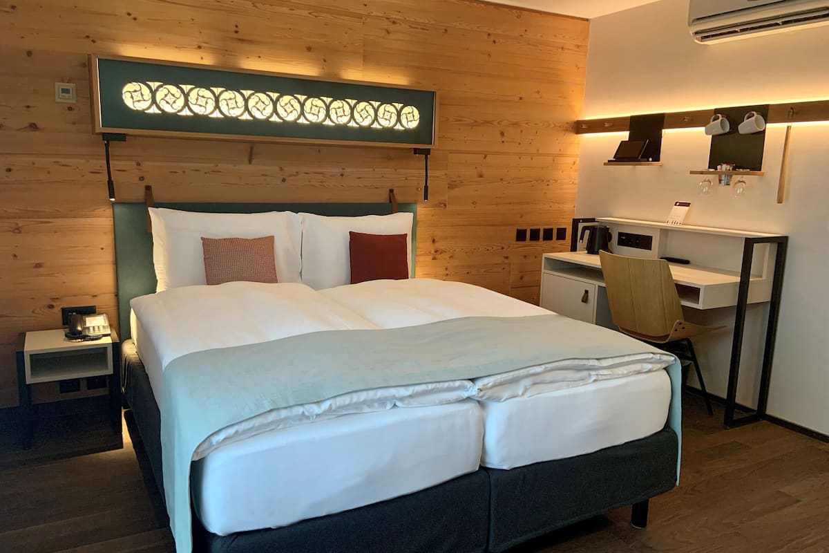 small | 1 bedroom, hypo-allergenic bedding, in-room safe, desk