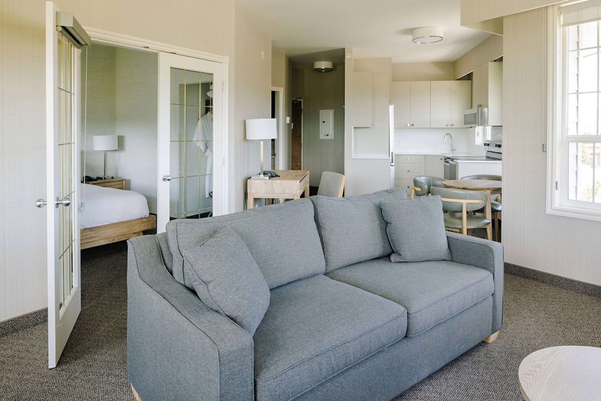 Suite, 1 soverom, fjellutsikt, hjørnerom (1 Queen Bed) | Sengetøy av topp kvalitet, dundyner og senger med overmadrass