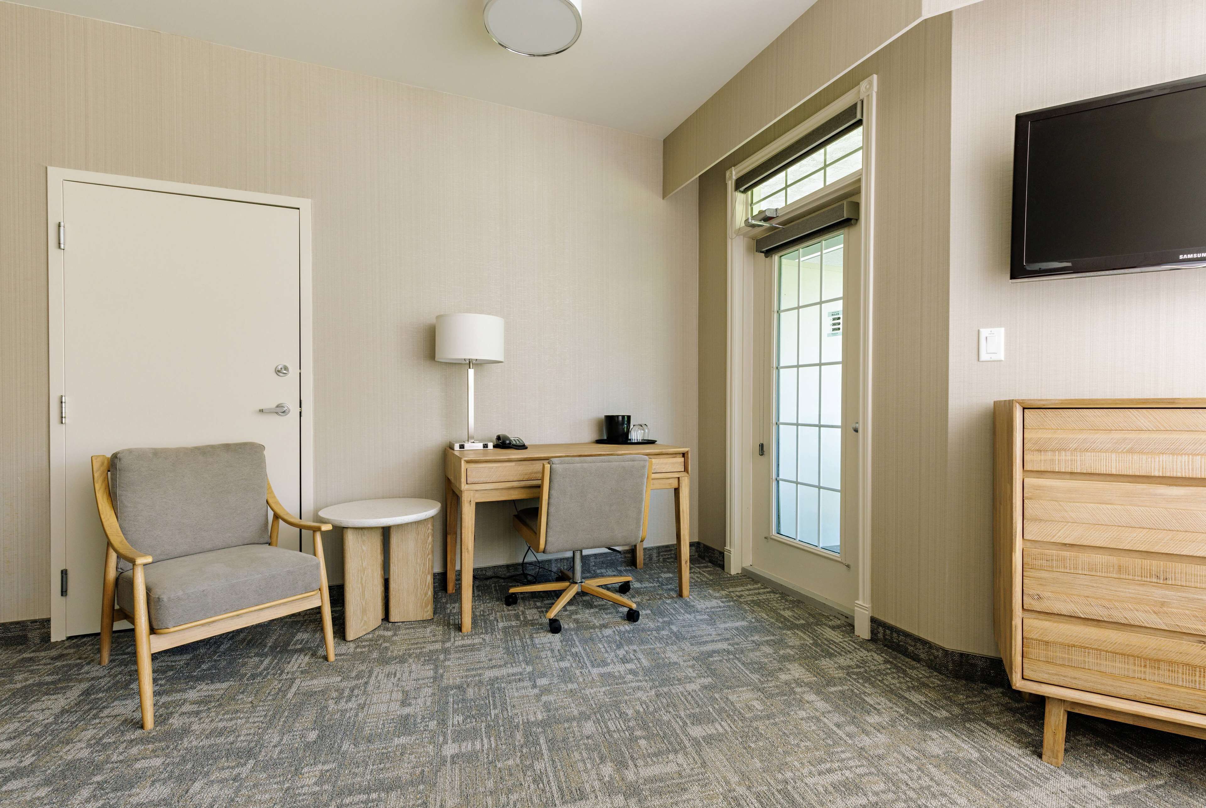 premium bedding, down duvets, pillow-top beds, desk