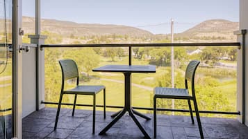 Suite, 1 chambre, accessible aux personnes à mobilité réduite (1 Queen Bed, Mobility, Balcony) | Vue de la chambre