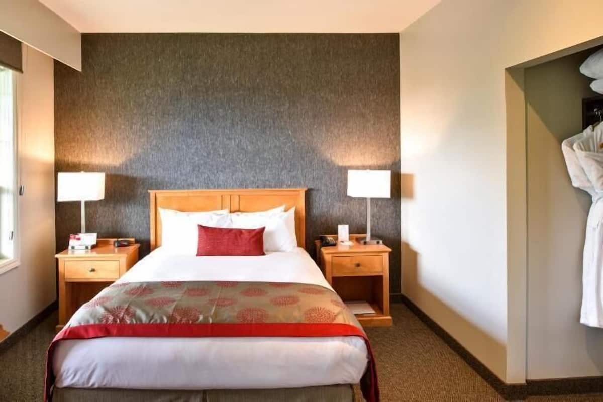 Ylelliset vuodevaatteet, untuvapeitot, pillowtop-patjalliset sängyt