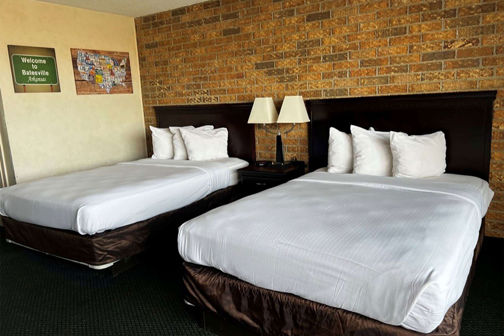 Tabla de planchar con plancha, wifi gratis y ropa de cama 