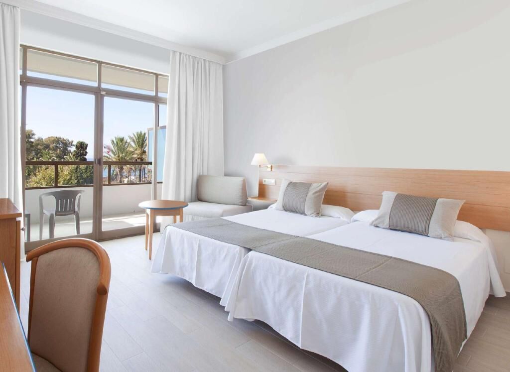 Bureau, fer et planche à repasser, Wi-Fi gratuit, draps fournis