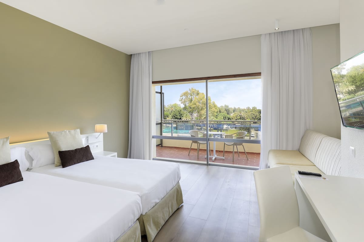 Minibar, desk, iron/ironing board, free WiFi