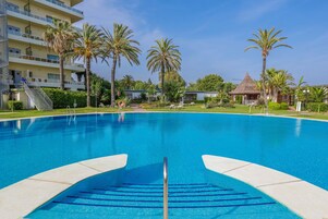 3 piscinas al aire libre, sillones reclinables de piscina