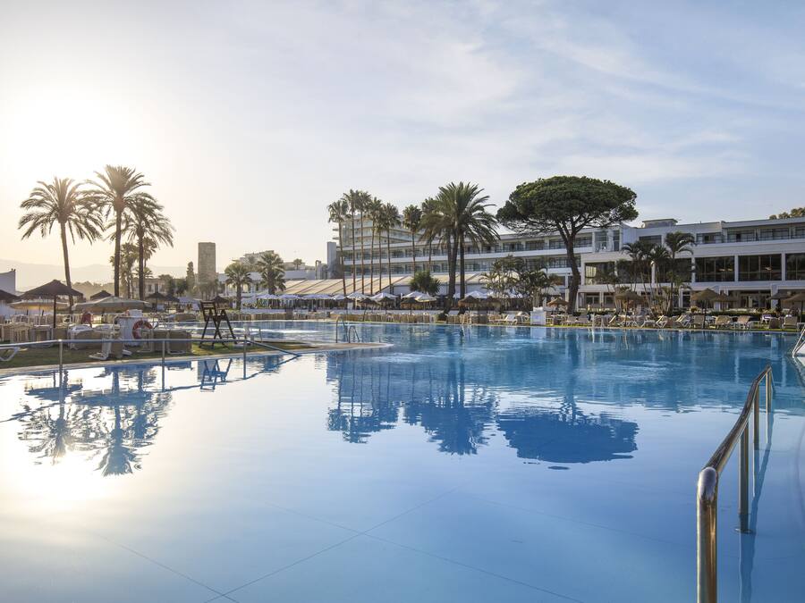 3 outdoor pools, sun loungers