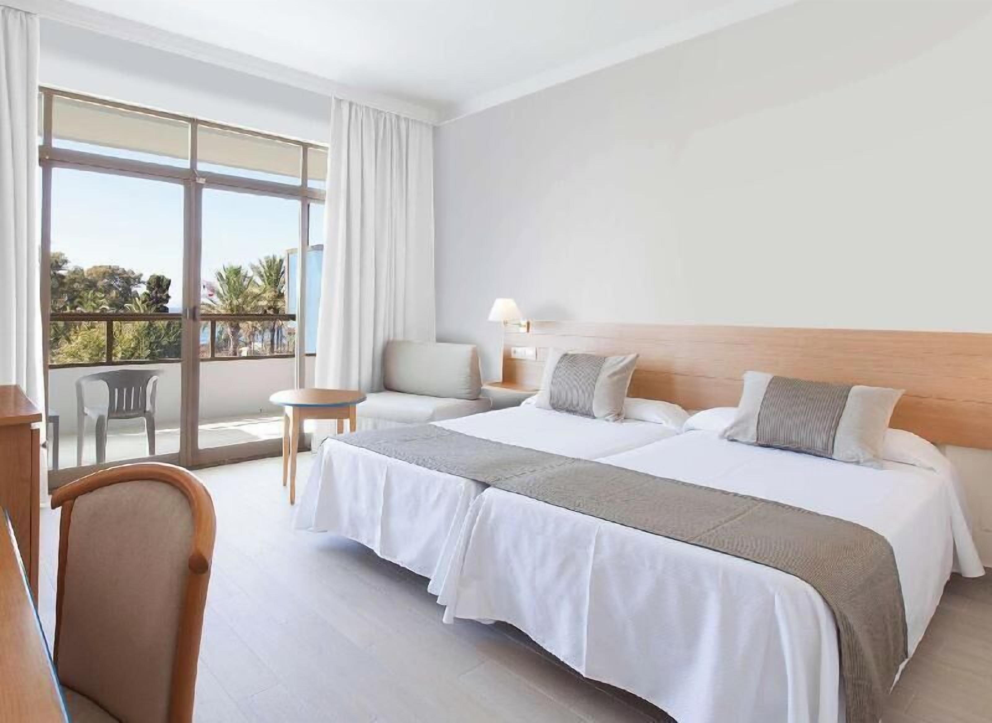 Bureau, fer et planche à repasser, Wi-Fi gratuit, draps fournis