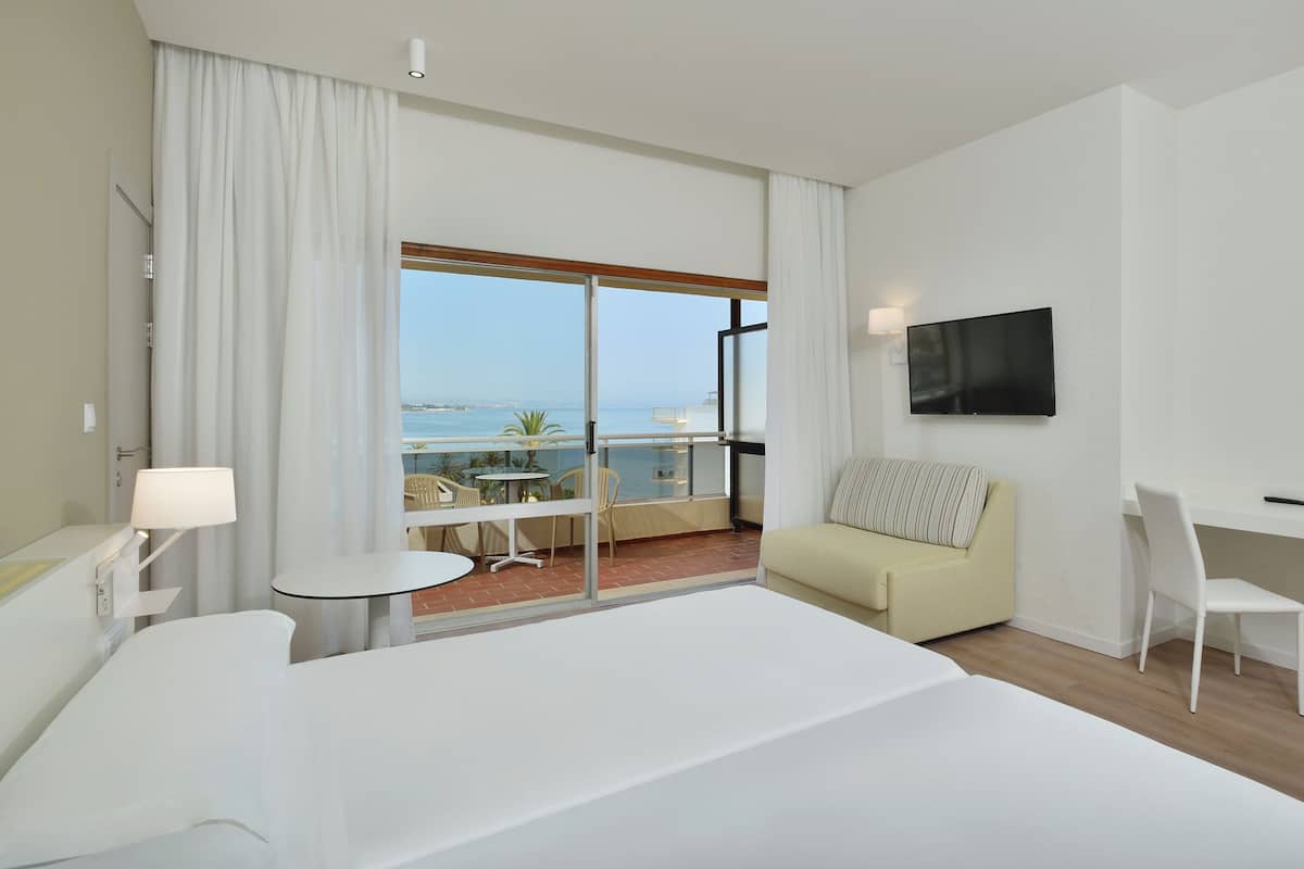 Minibar, desk, iron/ironing board, free WiFi