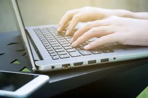 Escrivaninha, cortinas blackout, Wi-Fi de cortesia, roupa de cama