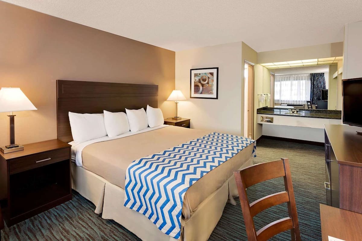 Desk, blackout curtains, free WiFi, alarm clocks