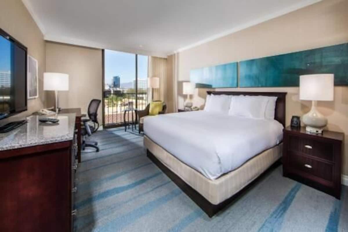 Premium bedding, pillowtop beds, in-room safe, desk