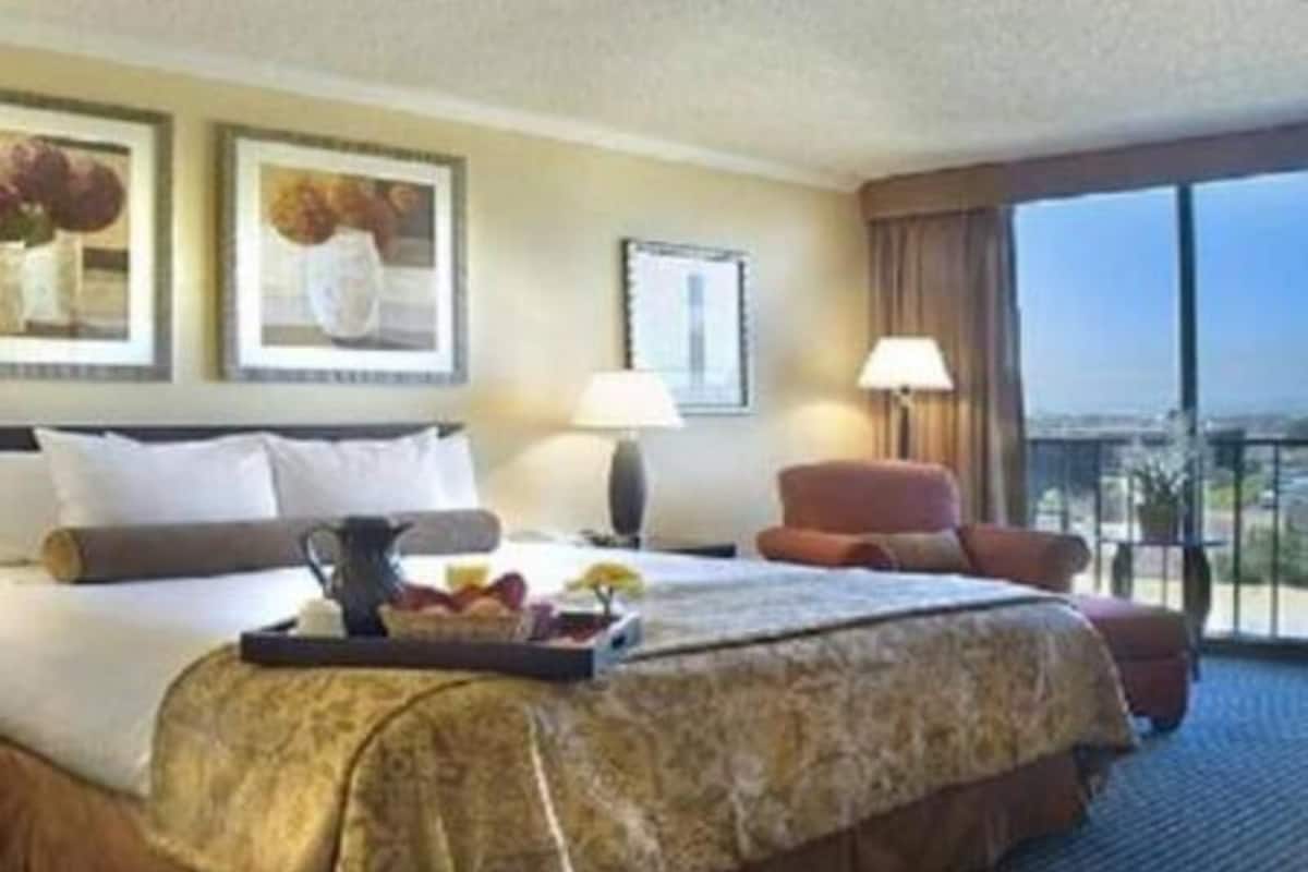 Premium bedding, pillowtop beds, in-room safe, desk